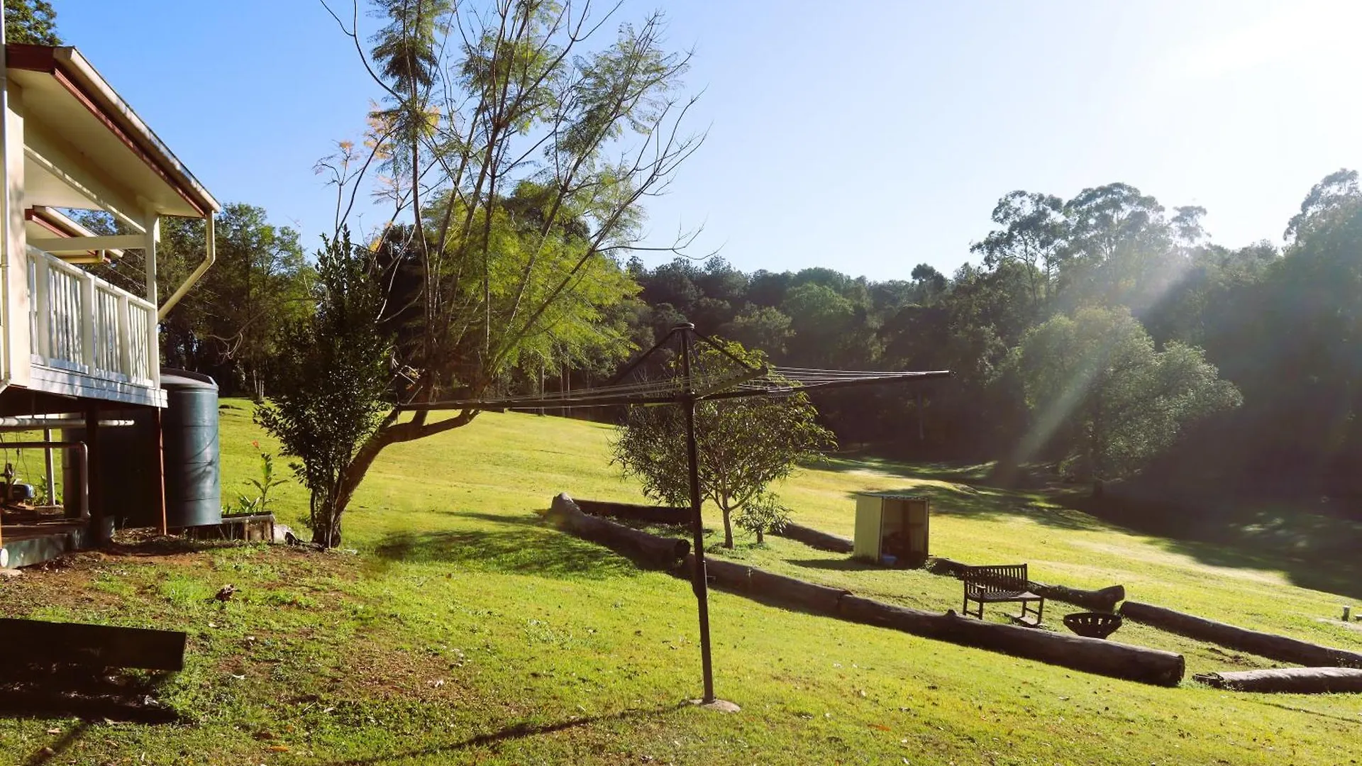 Pet Friendly Cozy Cabin Woombye