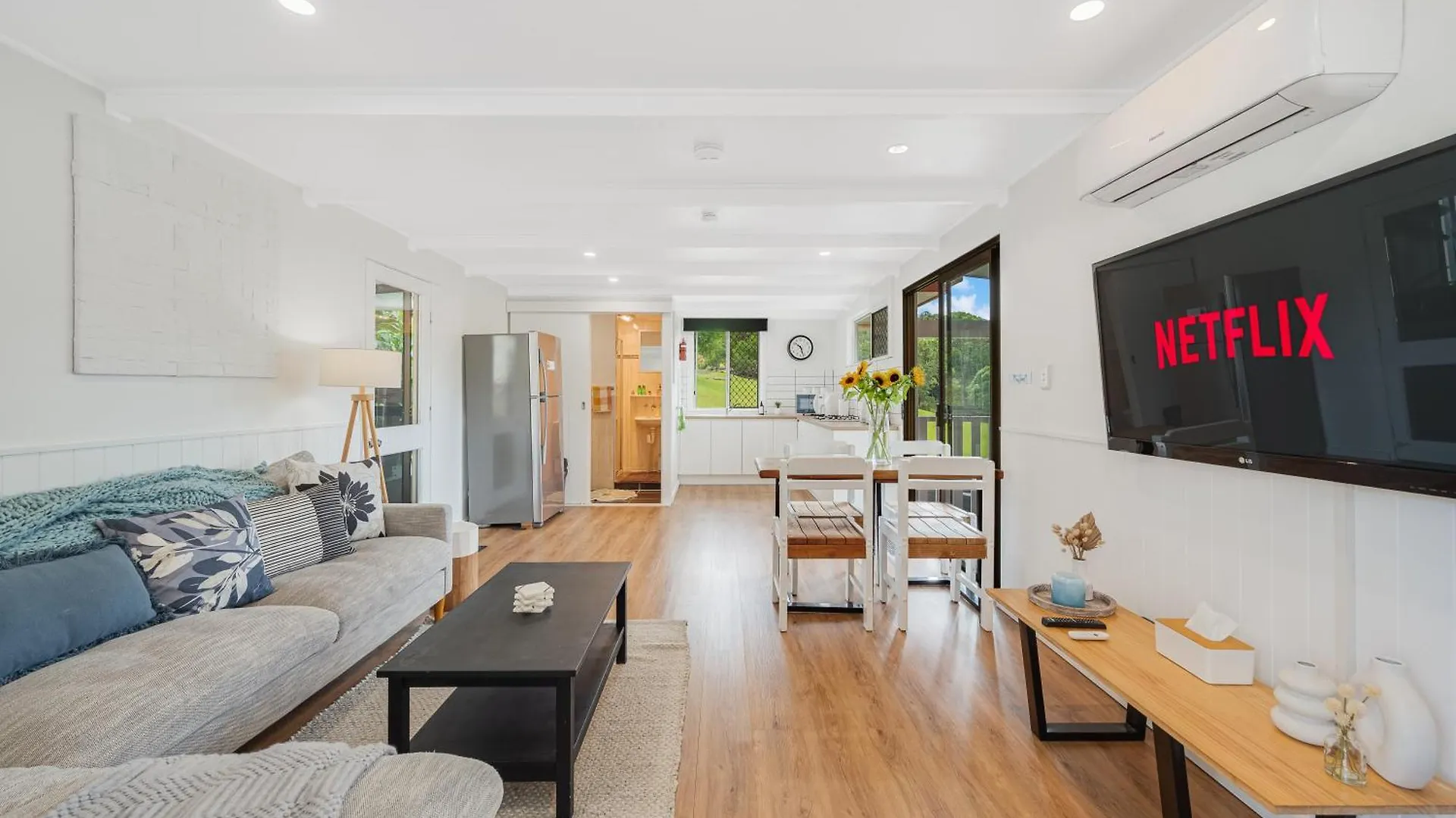 Pet Friendly Cozy Cabin Woombye