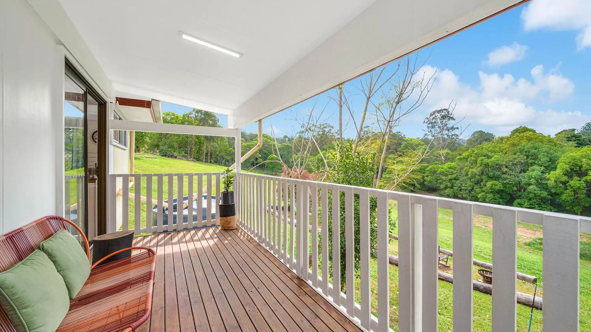 Pet Friendly Cozy Cabin Woombye Holiday home