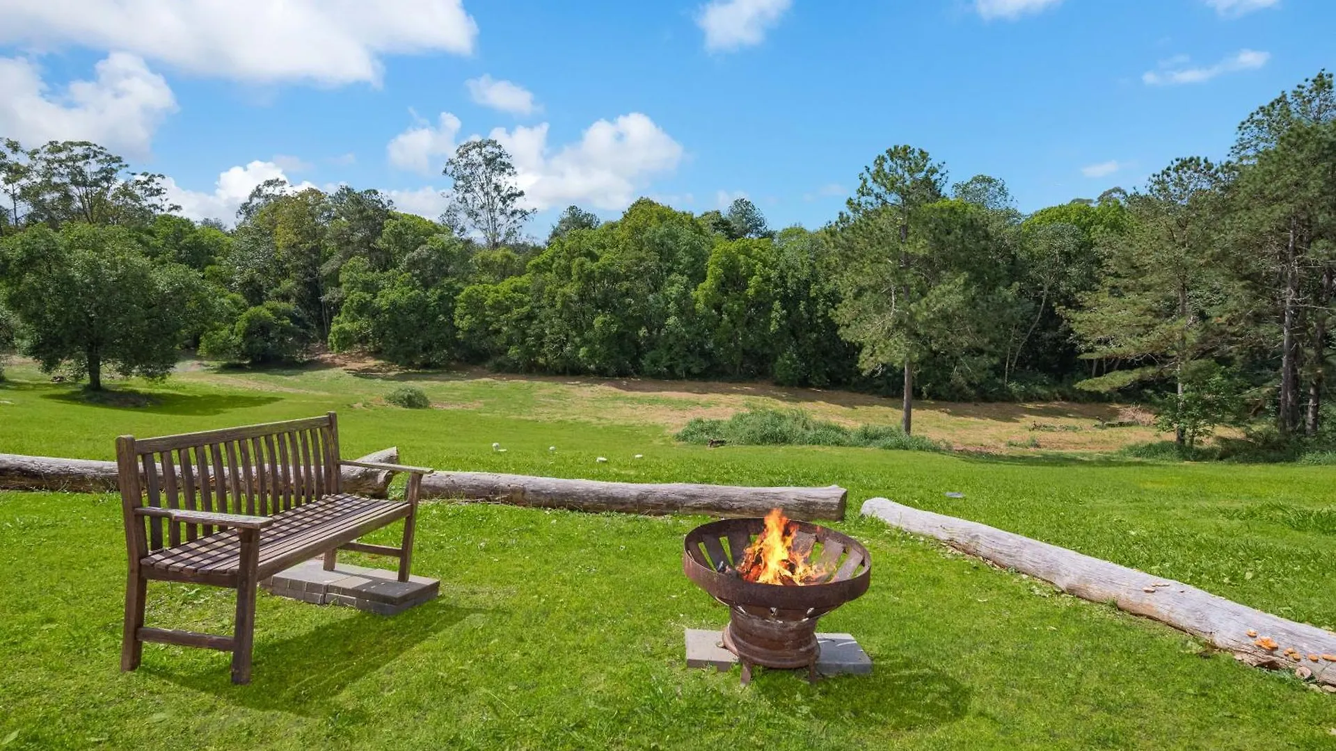 Pet Friendly Cozy Cabin Woombye Australia