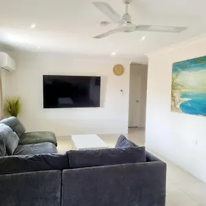 Holiday home 5 Mins Drive To The And In A Quiet Location, Pialba
