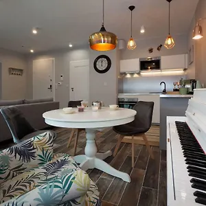 https://city-of-the-kings-piano-apartment-krakow.krakowhotelspoland.com